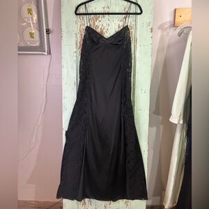 Kayser elegant black floral lace detailed dress